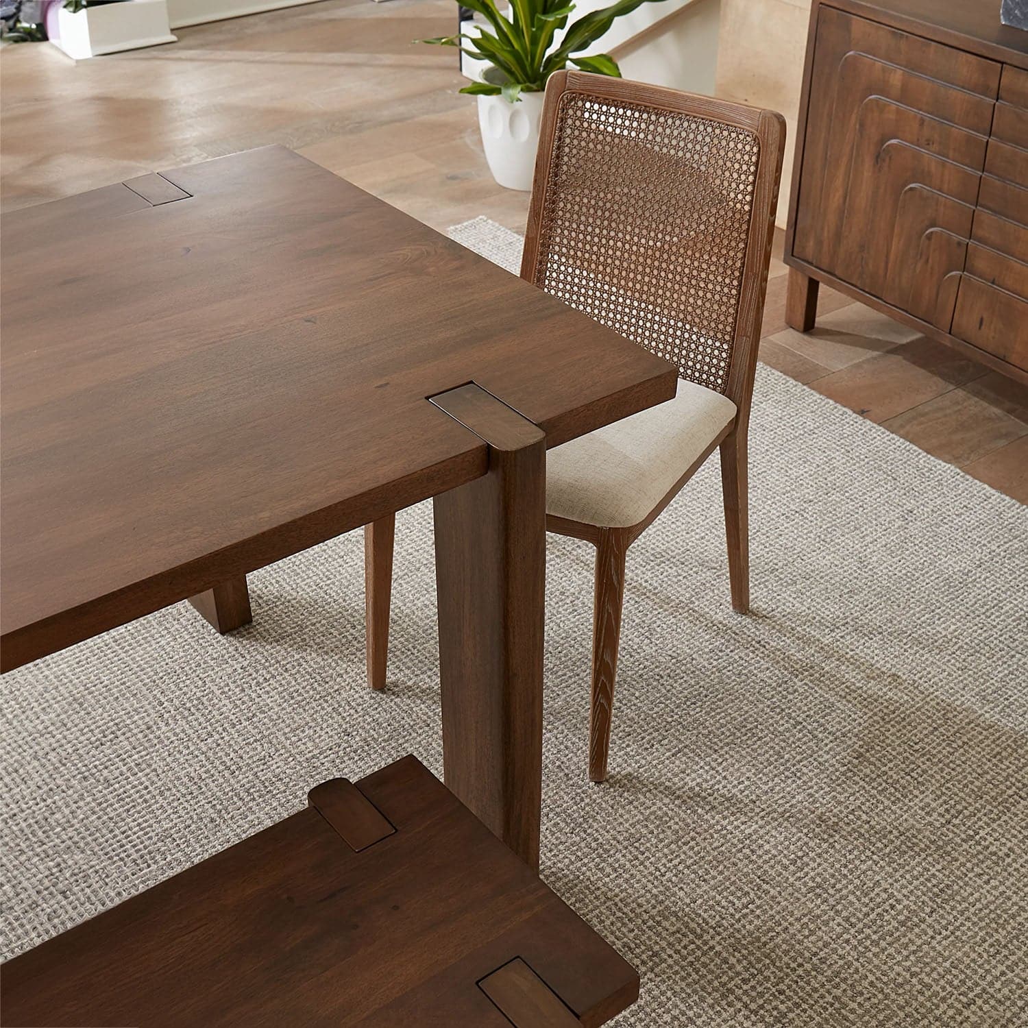 Dellio Dining Table